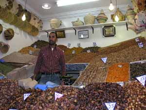 Venditore di frutta secca nei Suq